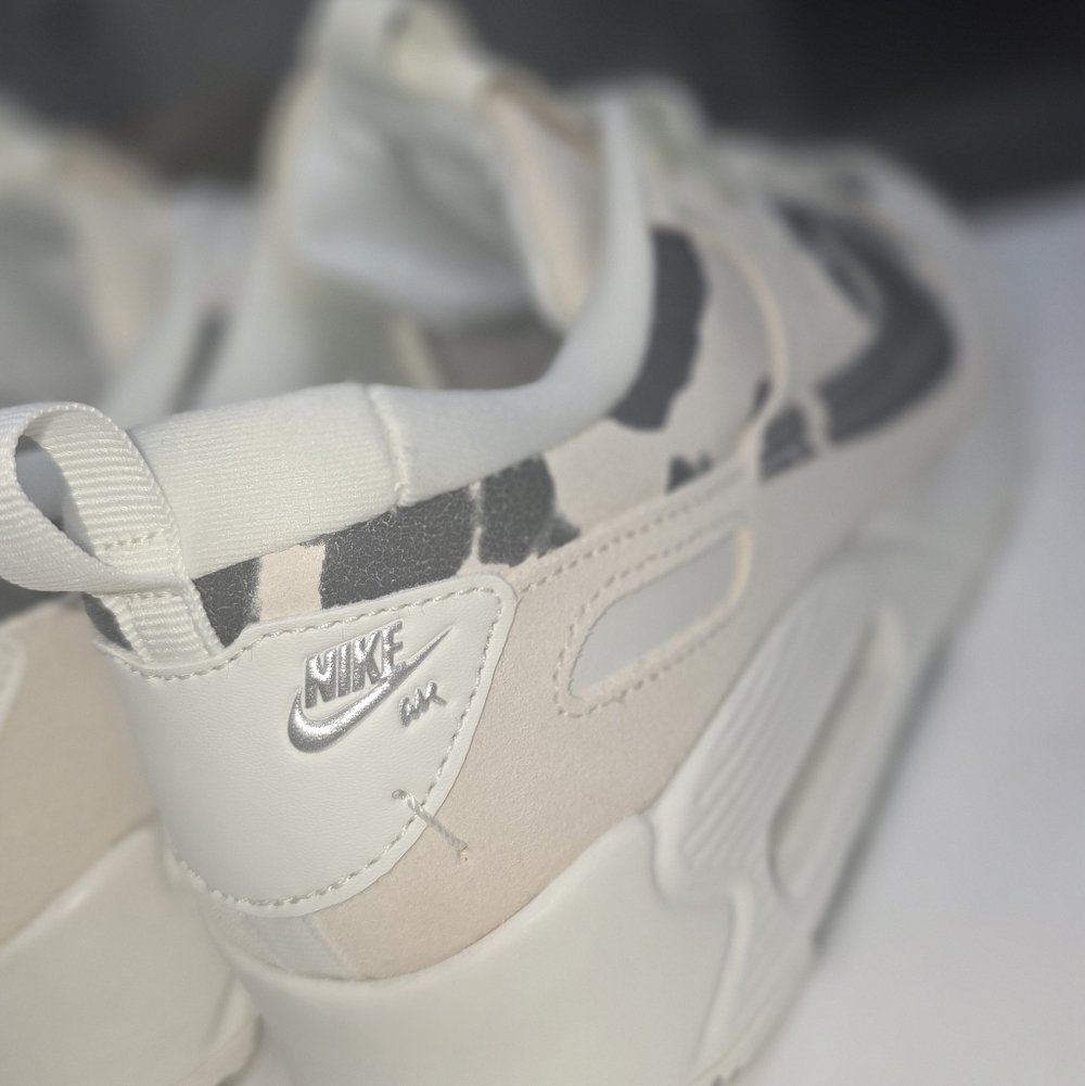 Nike Air Max 90 Futura Cow Print Women's - Picture 2 of 8